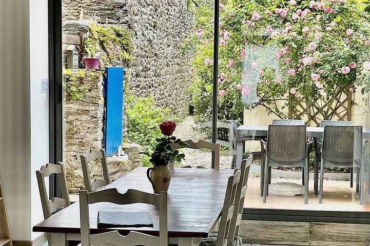 Location de vacances pour 5 personnes, avec terrasse ainsi que jacuzzi et jardin à Cancale