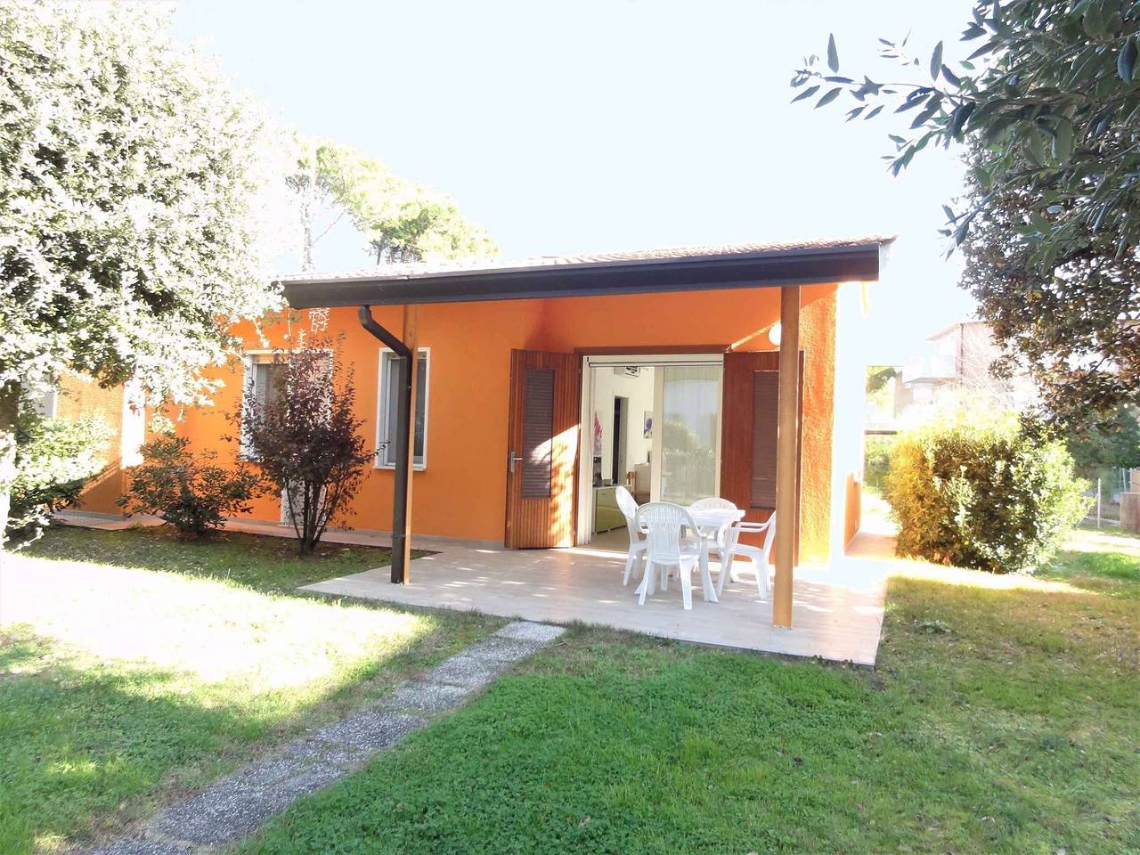 Entire holiday apartment, Holiday apartment Townhouse near the sea with large fenced garden  in Bibione, Venice Province