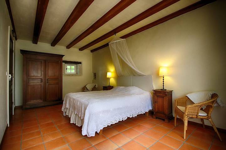 Gîte pour 6 personnes, avec terrasse ainsi que jardin et piscine à Sérignac - 2