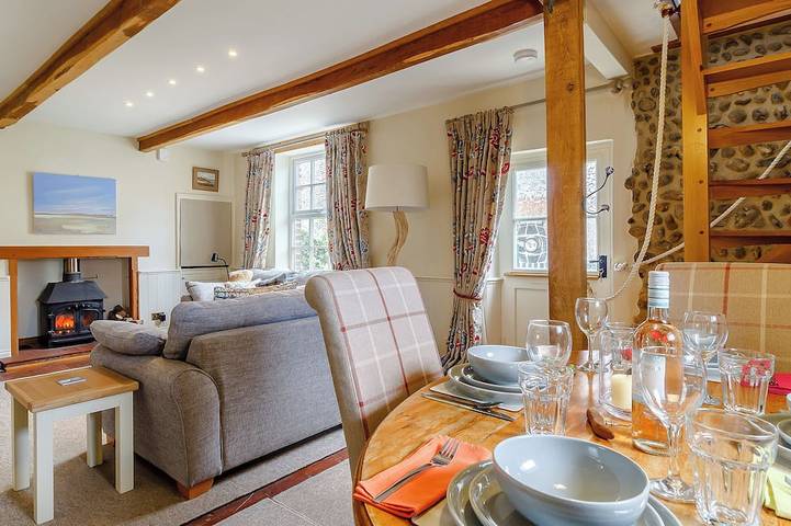 Holiday home for 4 people, with garden, with pets in Blakeney