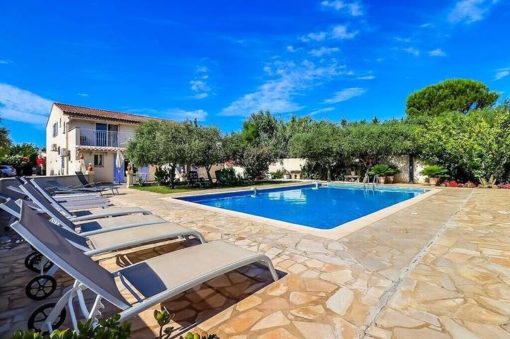Apartamento de vacaciones para 6 personas, con piscina además de terraza y jardín - 1