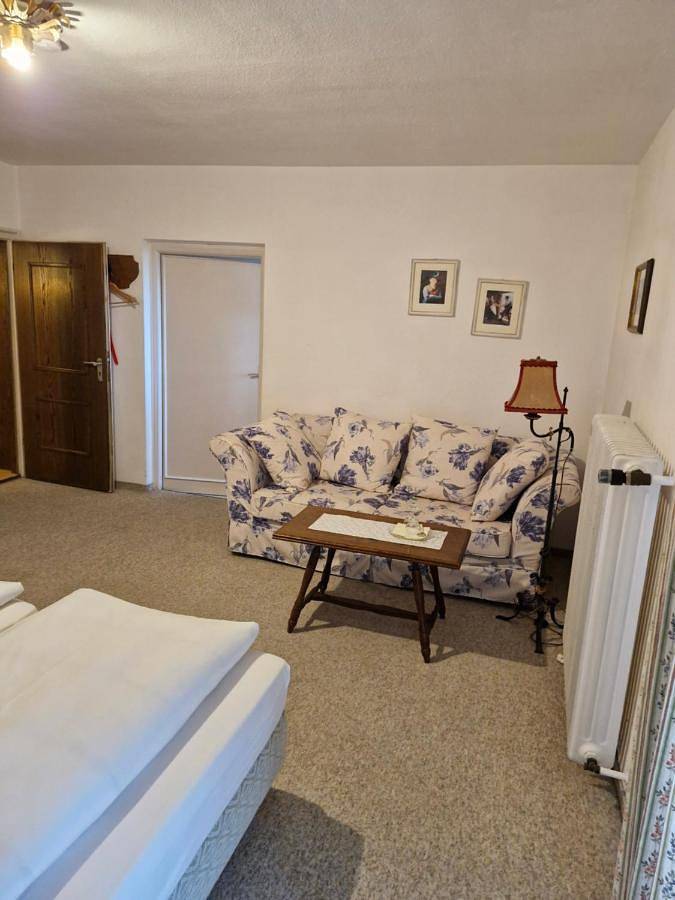 Ferienwohnung, mit Balkon und Terrasse sowie Garten und Ausblick in Ohlstadt - 2