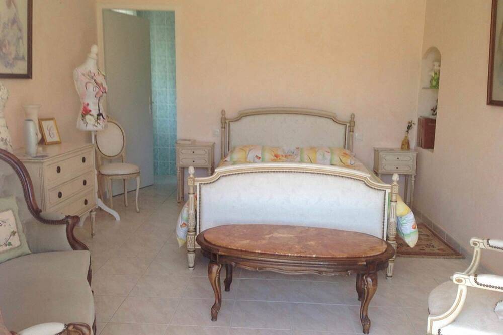Entire apartment, Lilac room in Saint-Didier-de-la-Tour, La Tour-du-Pin region
