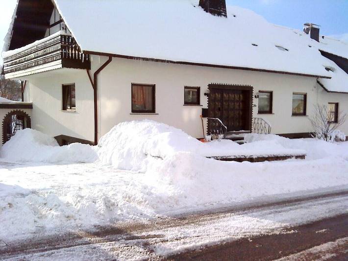 Ferienhaus für 4 Personen, mit Terrasse und Pool