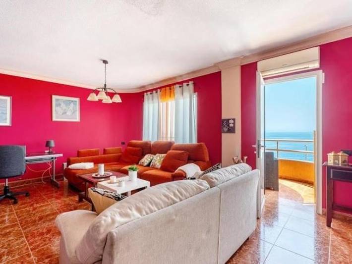 Apartamento para 5 personas, con balcón en Radazul