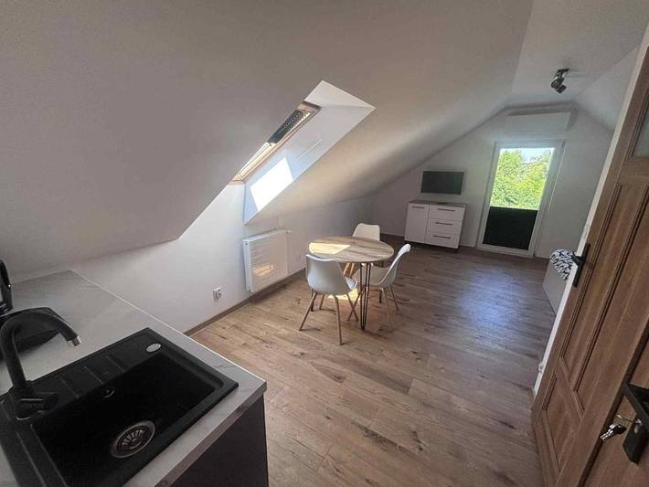 Apartament wakacyjny dla 2 osób, z widok i widok na jezioro oraz basen dla dzieci i ogród w Rajgród