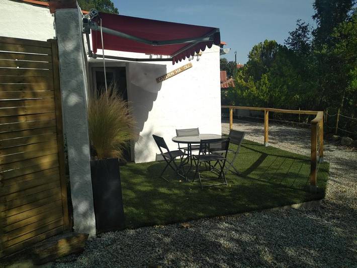 Location de vacances pour 4 personnes, avec piscine ainsi que vue et jardin à OMS (homonymie)