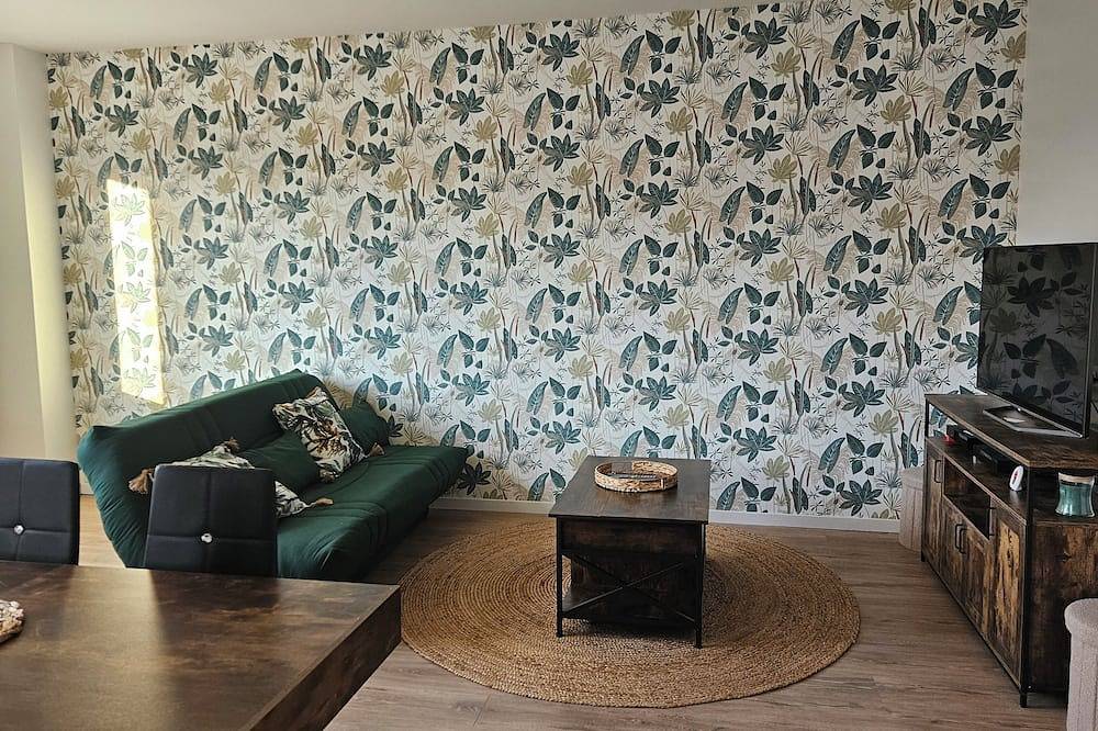 Entire apartment, Bohemian apartment in the center of town in Le Boulou, Céret region