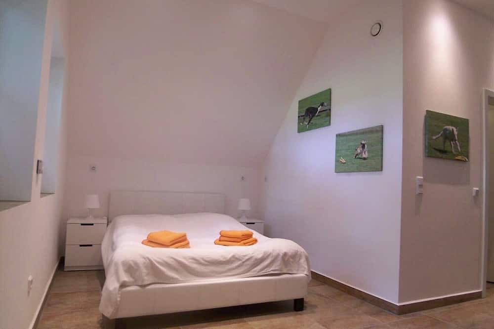 Ganze Wohnung, Fewo mit 8000 qm Hundeauslauf, in Haus auf dem Land, obere Etage, 45qm in Geestland, Cuxland