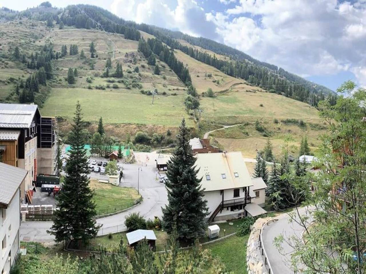 Entire apartment, Apartment in Risoul by St Marie Chairlift in Vars (station de ski), Vars