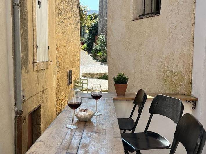 Location de vacances pour 6 personnes, avec terrasse, animaux acceptés à Alleins - 2