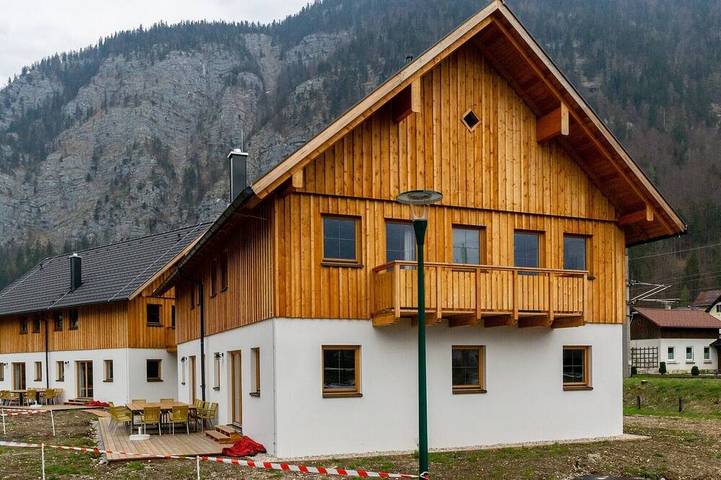 Chalet für 16 Personen, mit Garten und Terrasse sowie Pool