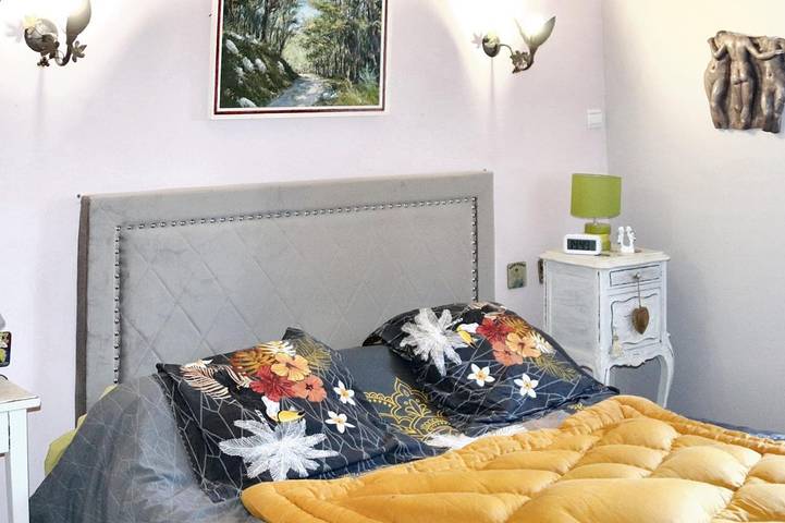 Location de vacances pour 4 personnes, avec terrasse ainsi que jardin et piscine, animaux acceptés à Veyras - 4