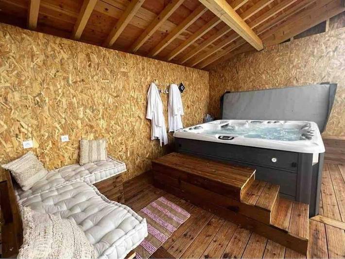 Gîte pour 4 personnes, avec jardin ainsi que jacuzzi et piscine à Saint-Félix-de-Tournegat