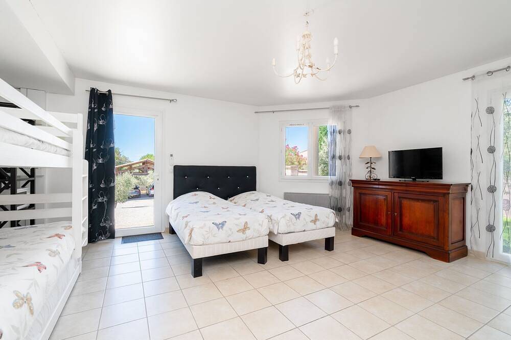 Luxury 3* property with swimming pool between Nîmes & Montpellier, up to 30 people. in Sommières, Nimes region