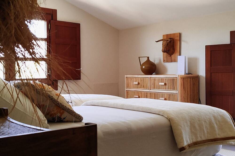 Finca Vegachi - Five Bedroom Villa, Sleeps 10 in Algatocín, Los Alcornocales