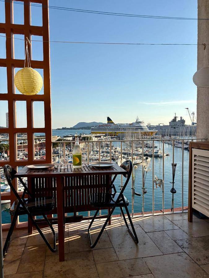 Gîte pour 2 personnes, avec terrasse et vue dans Office De Tourisme De Toulon - 2