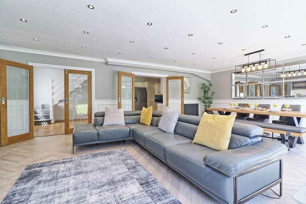 Modernised Luxury Family Home in Theydon Bois in Essex