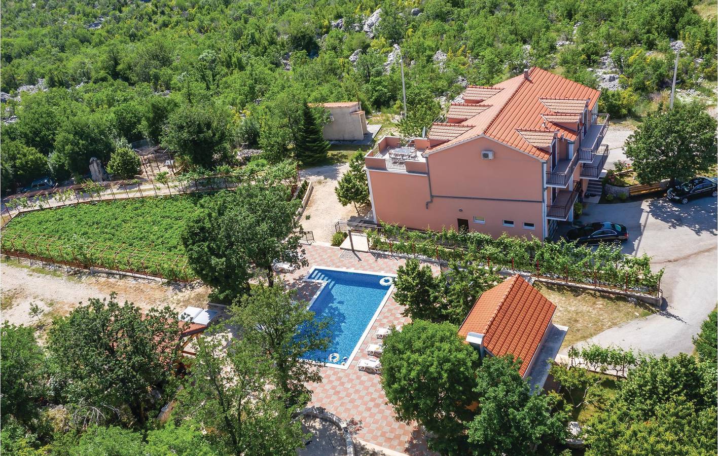 Charmantes 307 m² großes Apartment mit Pool, Terrasse und WLAN in Makarska Riviera