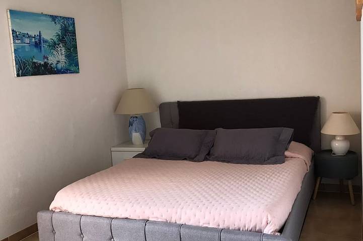 Apartamento entero, 3 habitaciones en casa en el agua, con vistas al mar y las rocas in Sant Ambroggio, Lumio