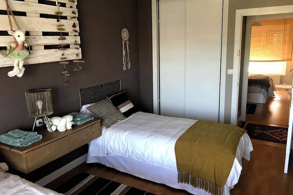 Entire apartment, Duplex Luxury Leioa 10 minutes from Bilbao, 5 minutes from beaches, ideal for families. in Leioa, Bizkaia