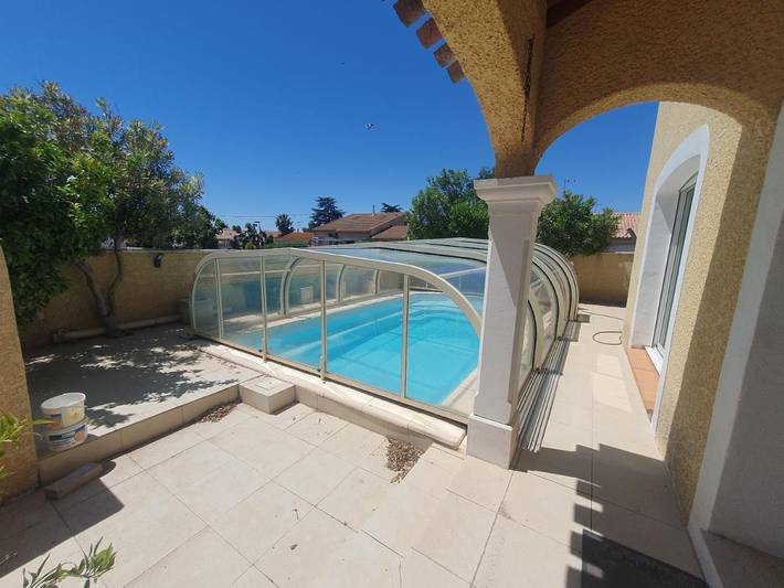 Location de vacances pour 2 personnes, avec jardin et piscine ainsi que vue et terrasse à Cers - 2