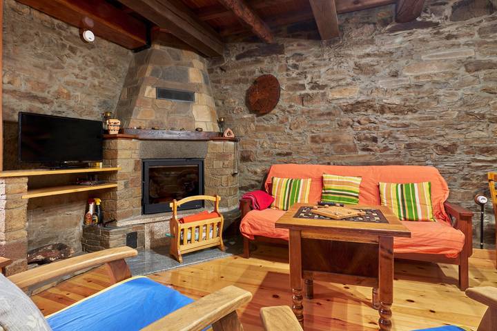 Landhaus 'Casa Rural Tio Eloy' mit Bergblick und Gemeinschaftsgarten in Fabero, Cordillera Cantábrica