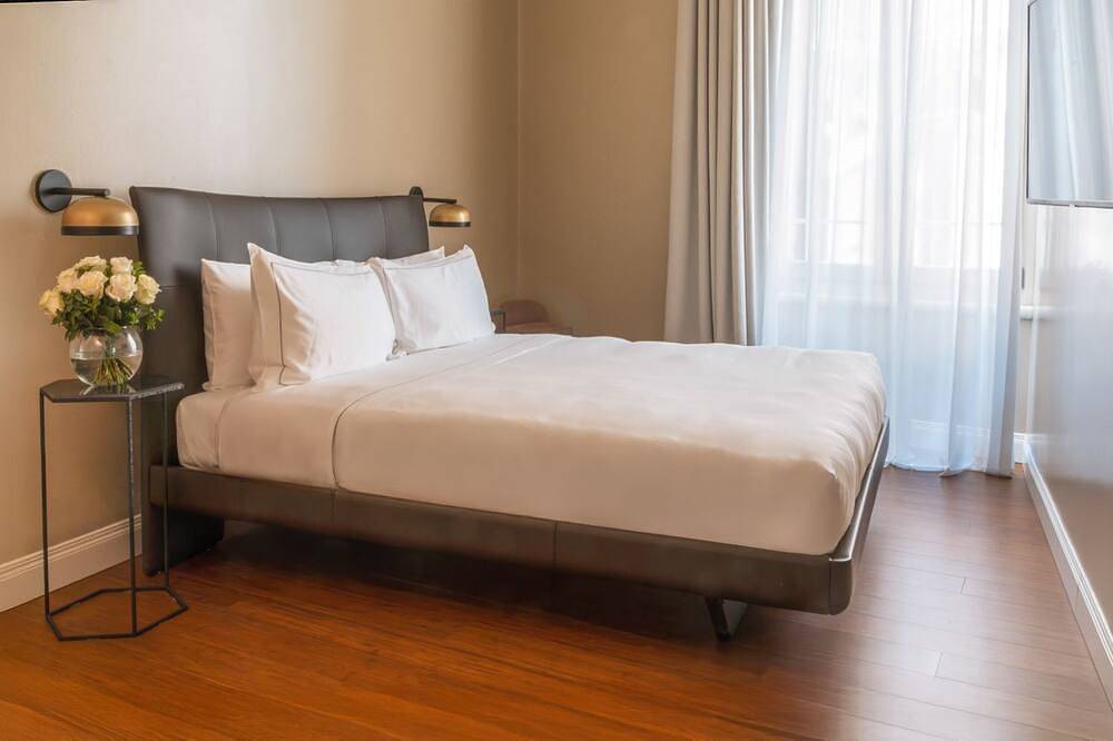 Apartment Verona - Two Bedroom Villa, Sleeps 6 in Centro Storico di Verona, Verona