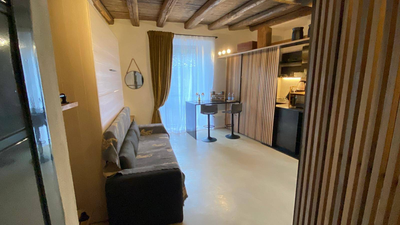 Entire apartment, Suite Tagliamento Apartment with Wi-Fi and Air Conditioning in Caprarola, Viterbo Province