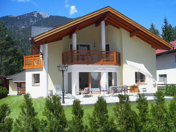 Ferienhaus für 8 Personen, mit Balkon und Terrasse sowie Garten in Ehenbichl