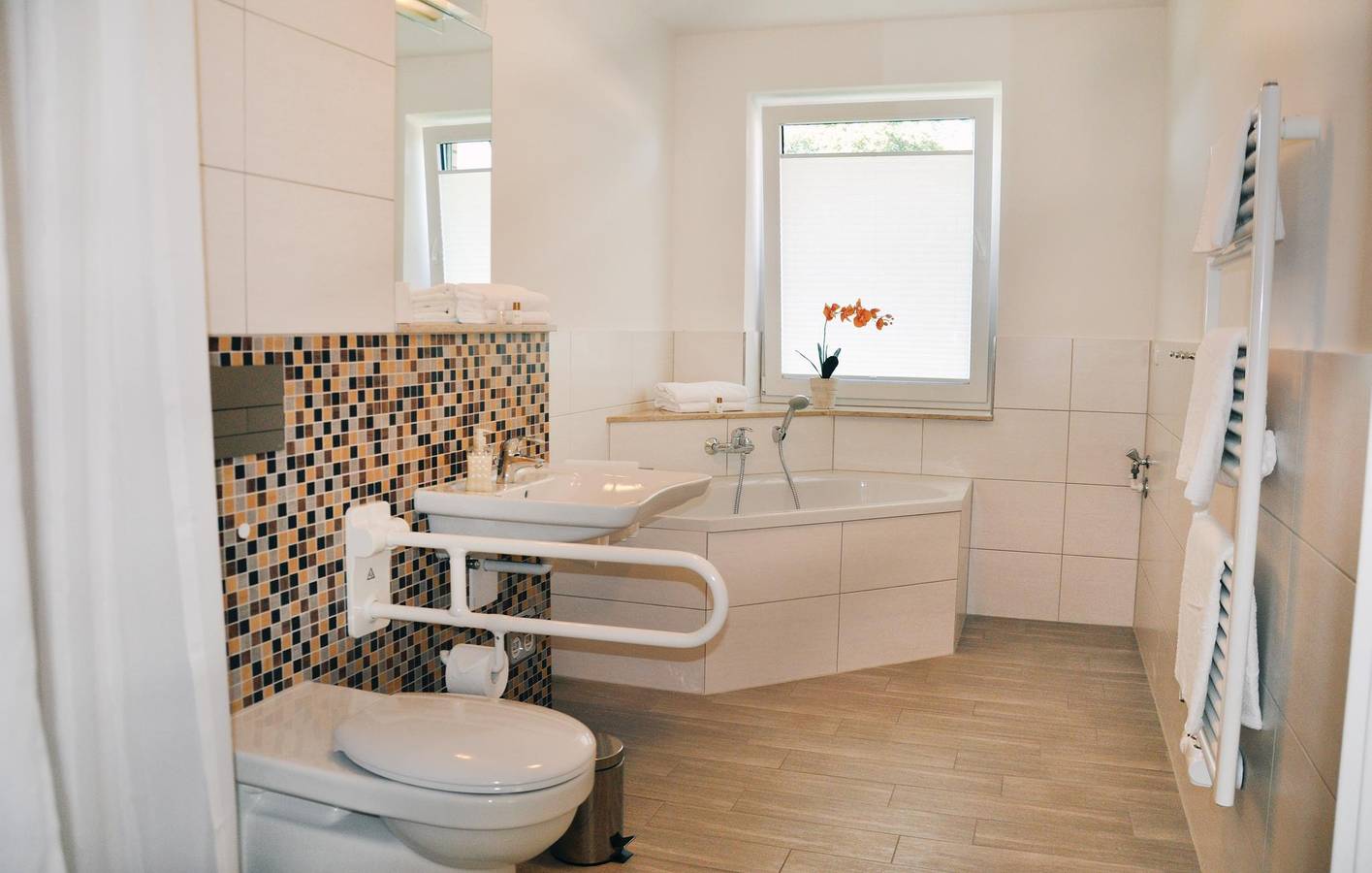Ganze Ferienwohnung, Modernes Apartment mit Parkplatz, TV und Internet in Süderholz, Vorpommern-Rügen