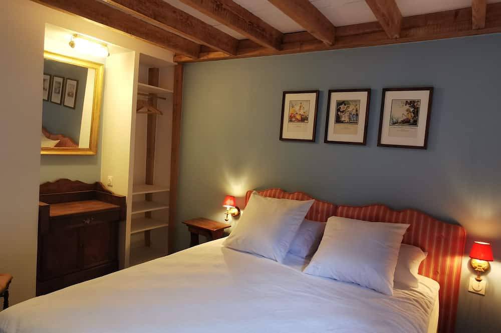 Maison de caractère au bord du lac, canoës disponibles / calme et repos garantis in Guitté, Région de Dinan