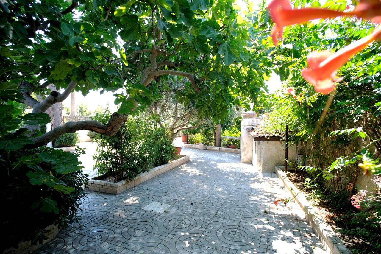 Villa With Garden & Sea View, 200m from the beach in Leporano, Golfo di Taranto