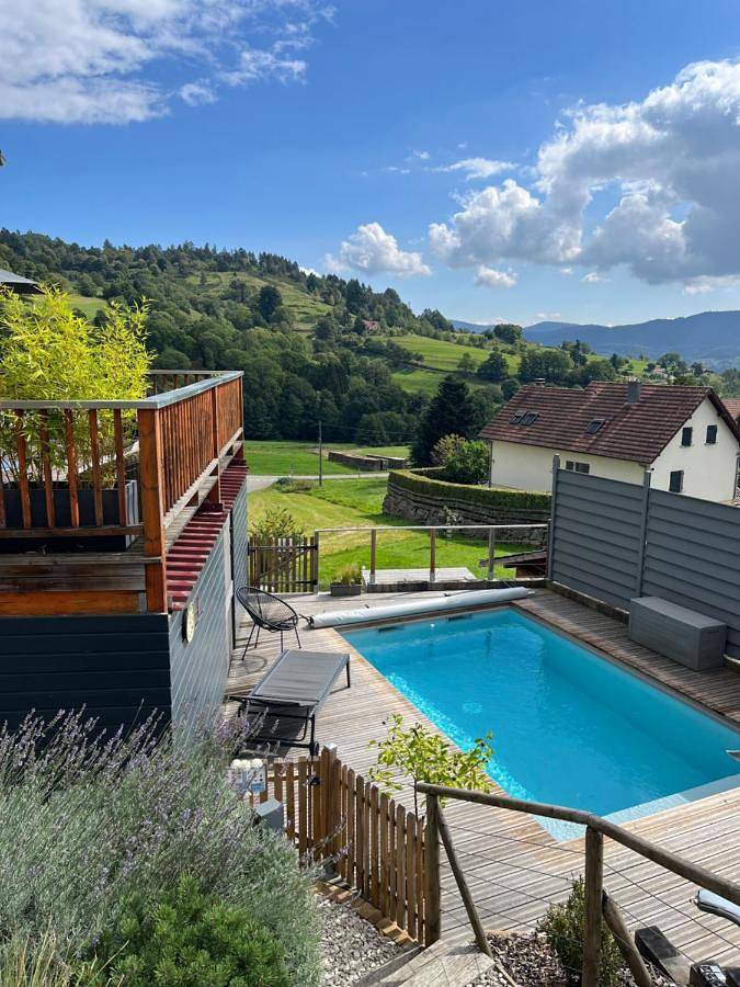 Ferienhaus für 3 Personen, mit Balkon und Terrasse sowie Garten und Pool