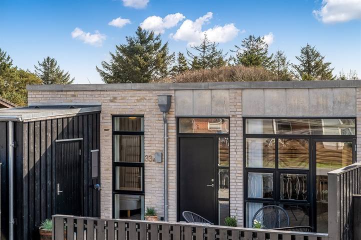 Ferieudlejning for 8 personer, med Jacuzzi og Terrasse samt Sauna i Hune