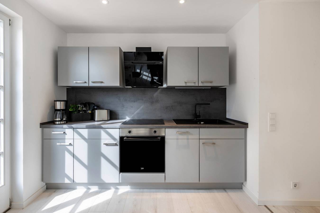Appartement 'Saale Fewo Mit Burgblick' met uitzicht op het meer, gedeelde tuin en Wi-Fi, foto 9