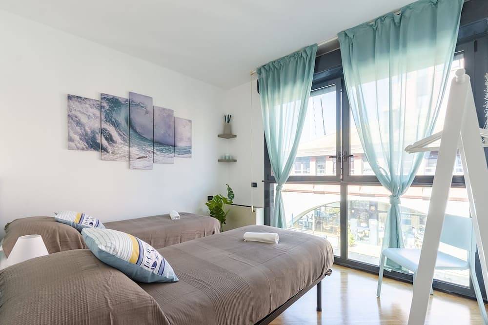 Dock of the Bay Genova 2b/1b + 1 private garage and balcony + 1 Extra garage in Genua (Stadt), Genua
