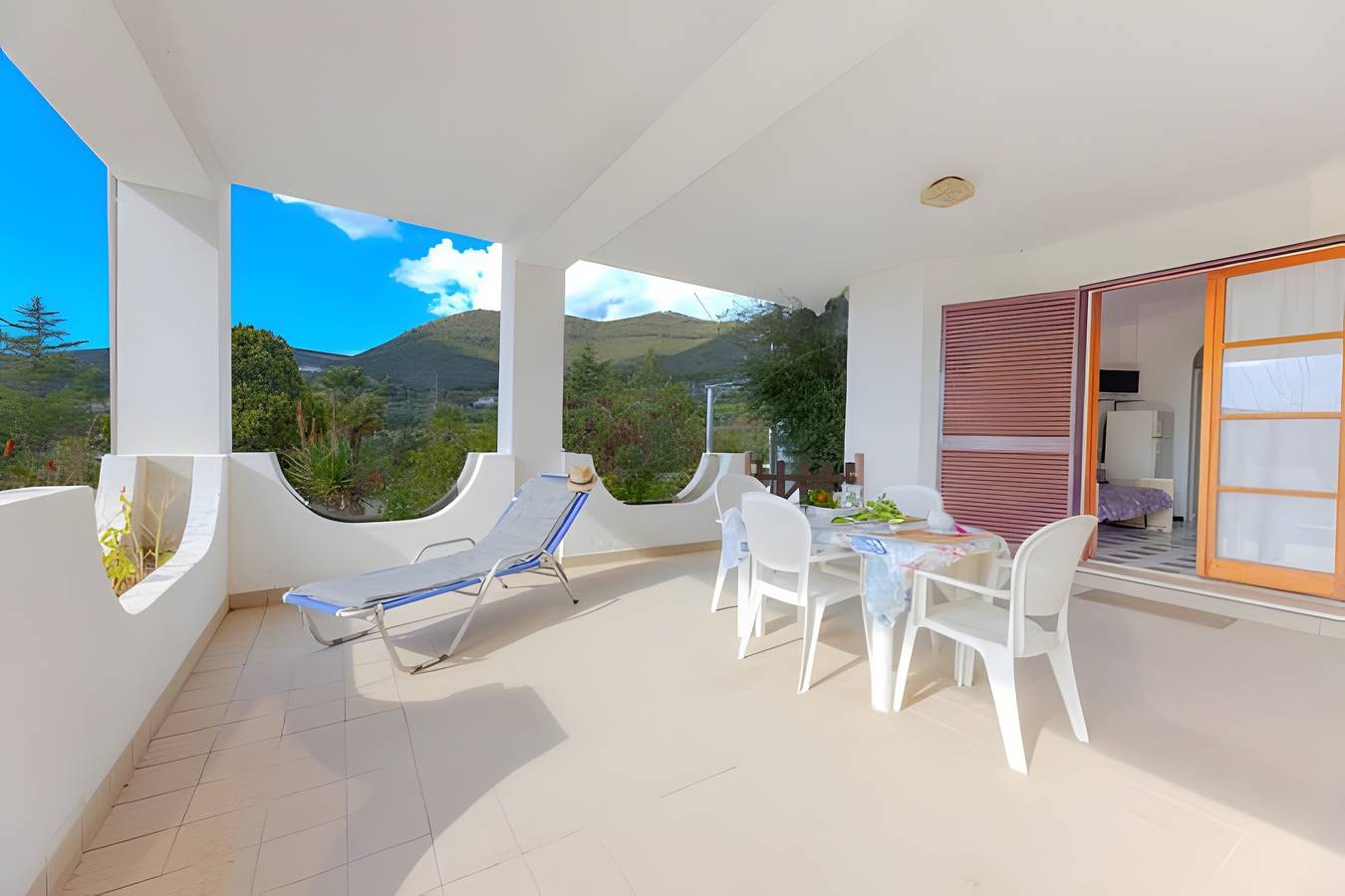 Ganze Wohnung, Ferienwohnung 'Bilo Nr 14' mit Bergblick, privater Terrasse und Gemeinschaftsgarten in Lacona, Capoliveri