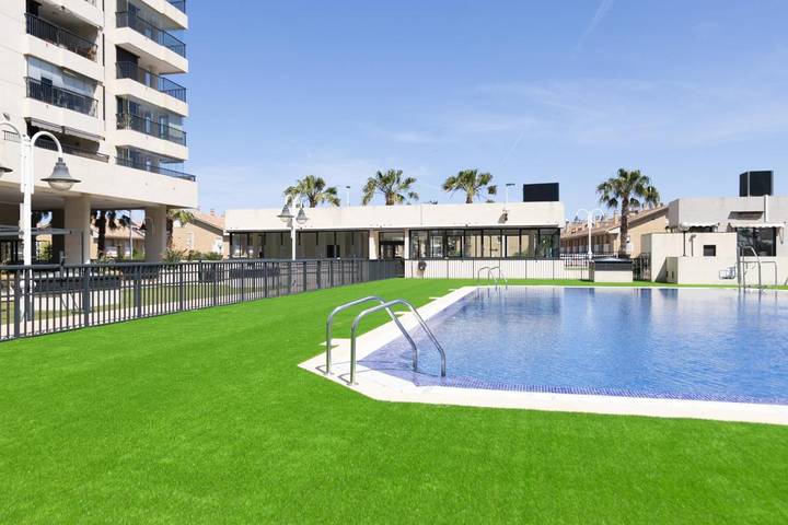 Apartamento de vacaciones para 4 personas, con balcón además de piscina y vistas - 1