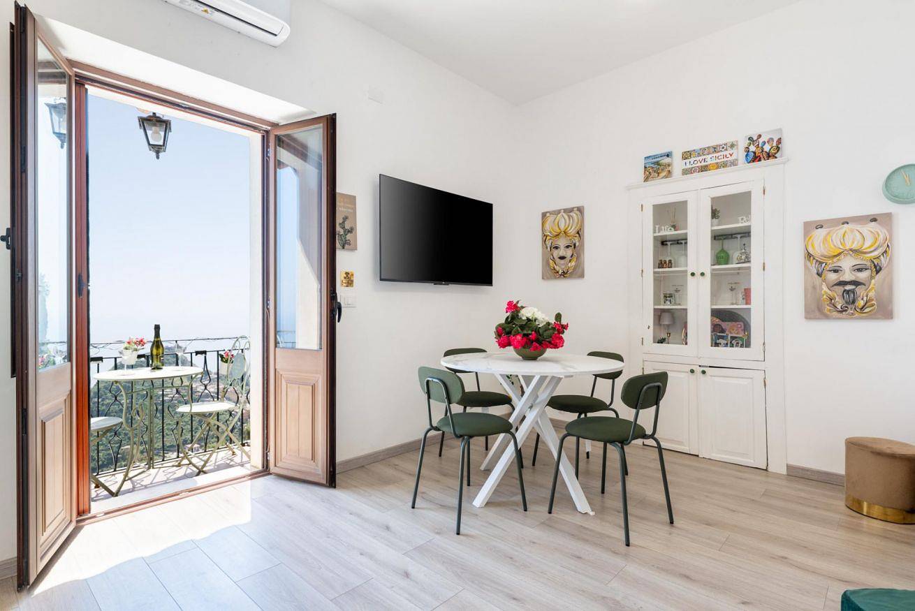 Appartamento intero, Guesthost - Vida Home - Panoramic View Apartment in Castelmola, Provincia di Messina