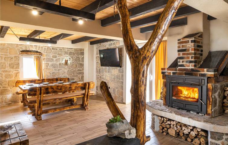 Stilvolle 2-Zimmer-Wohnung mit Pool, Terrasse und WLAN in Split-Dalmatien