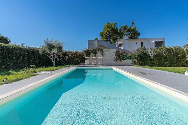 Vacation rental for 4 people, with yard in Sicily