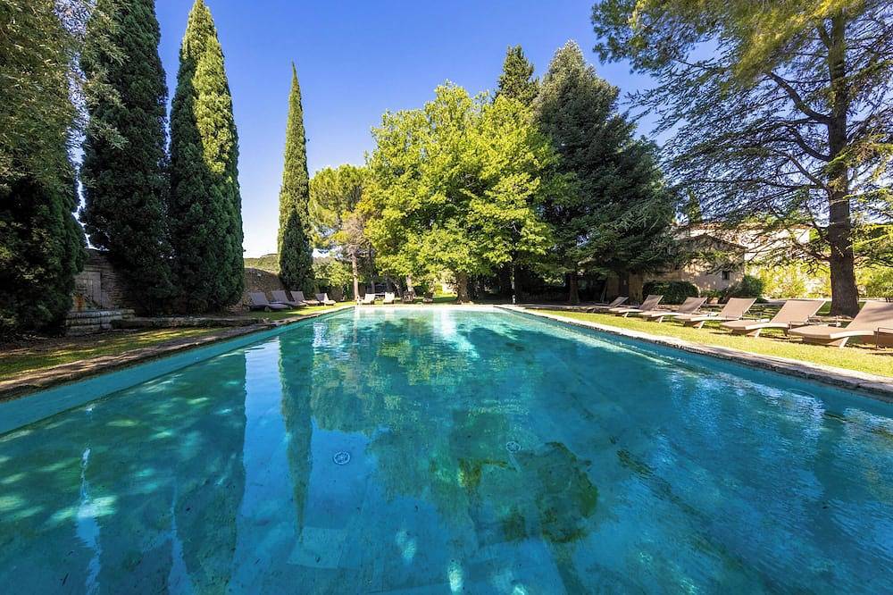 Charming estate - Ideal for groups, 7 bedrooms and more in Sernhac, Nimes und Umgebung