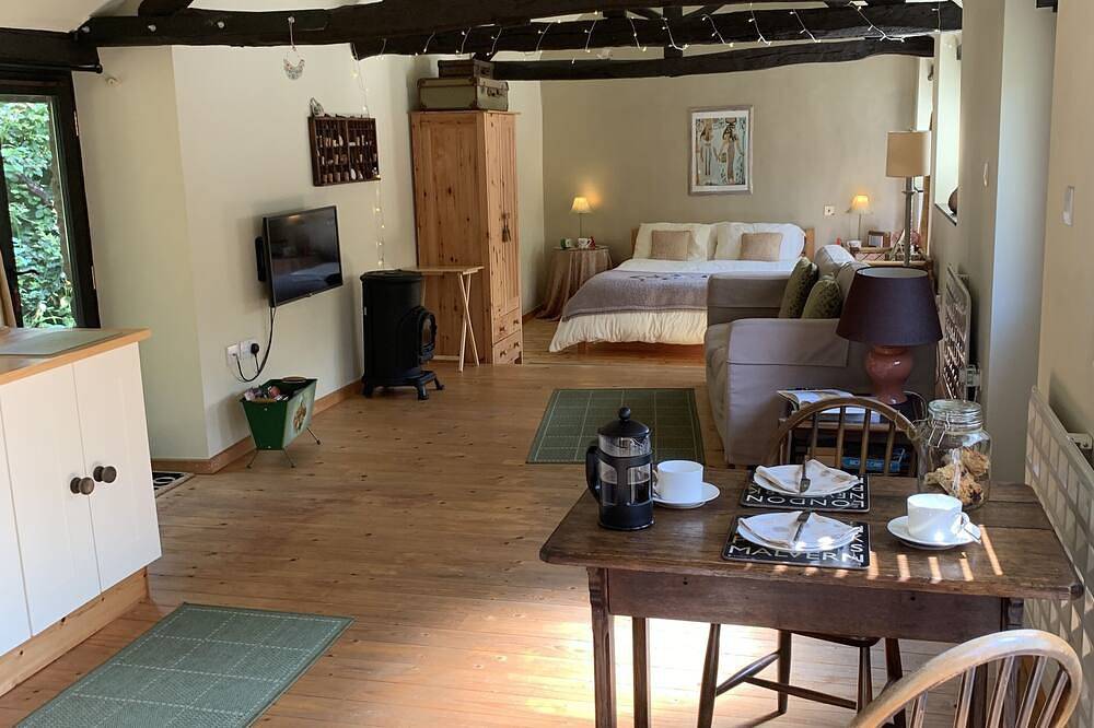 The Byre, Malvern Self-Catering Holiday Cottage for Two People in Malvern, Worcestershire