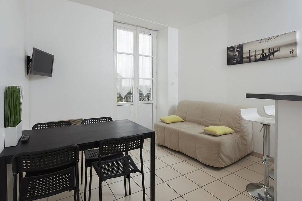 Apartamento entero, Apartamento-Lujoso-Vue Sur Château-Baño privado con ducha in Ancenis, Valle del Loira