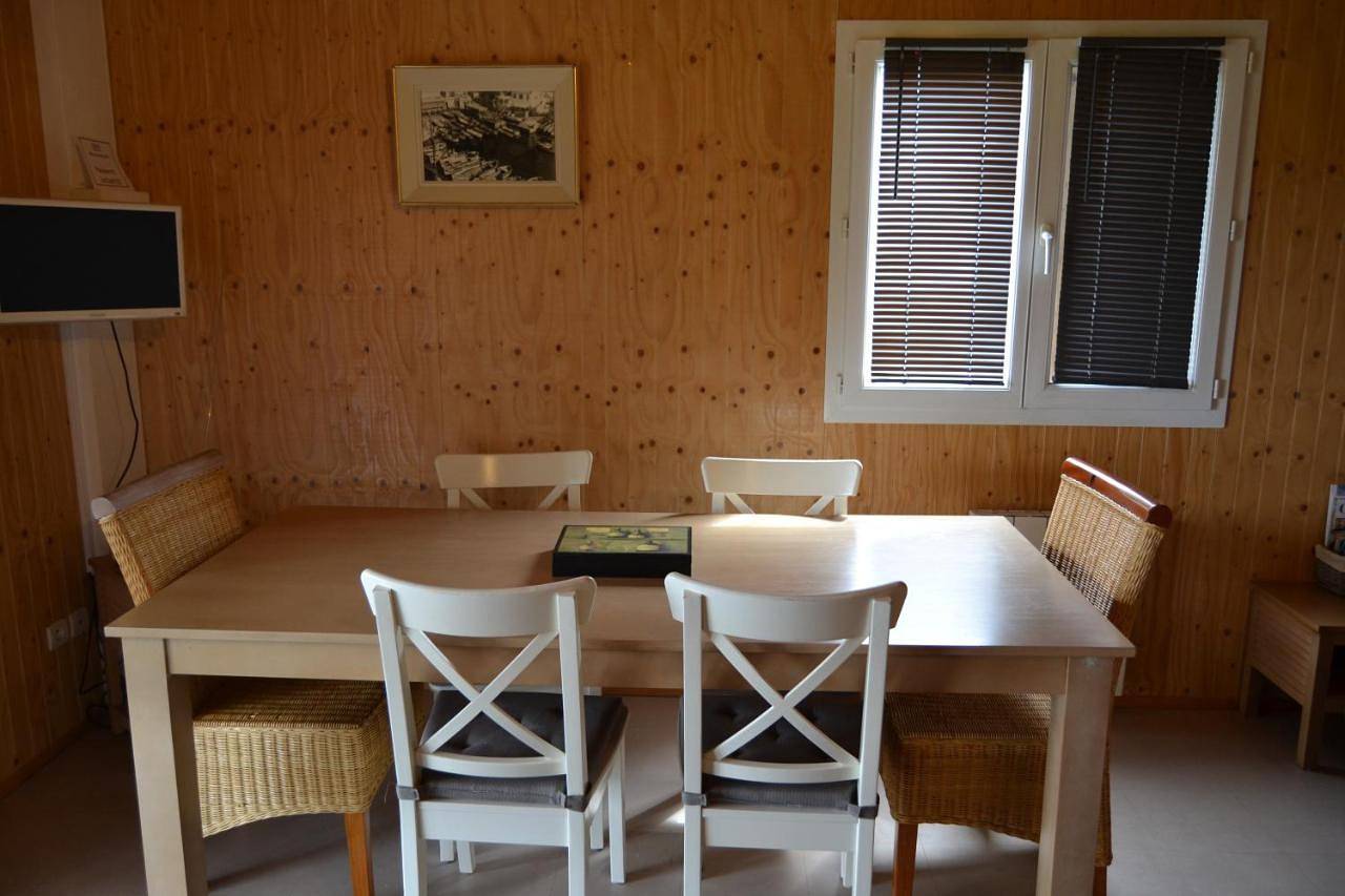 Beautiful lake view 3 bedroom chalet 68 in Saint-Germain-de-Tallevende-la-Lande-Vaumont, Région de Vire