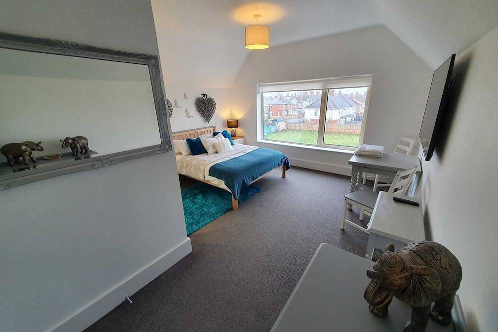 Riverdale House (4 bedrooms) Serviced Accomodation in Cleethorpes, Grimsby and Cleethorpes