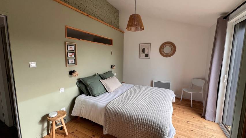 Appartement entier, Appartement 'Les Iris - Maison Chaleureuse', proche Puy du Fou, Clisson et vignobles Nantais in Montfaucon-Montigné, Région de Cholet