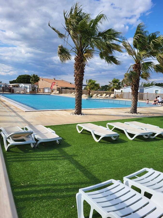 Camping pour 5 personnes, avec piscine ainsi que terrasse et bassin pour enfant, animaux acceptés à Port-la-Nouvelle - 2