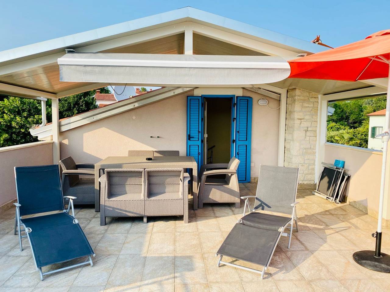 Ganze Wohnung, Moderne Ferienwohnung mit schöner Dachterrasse in Lovrecica, Umag und Umgebung